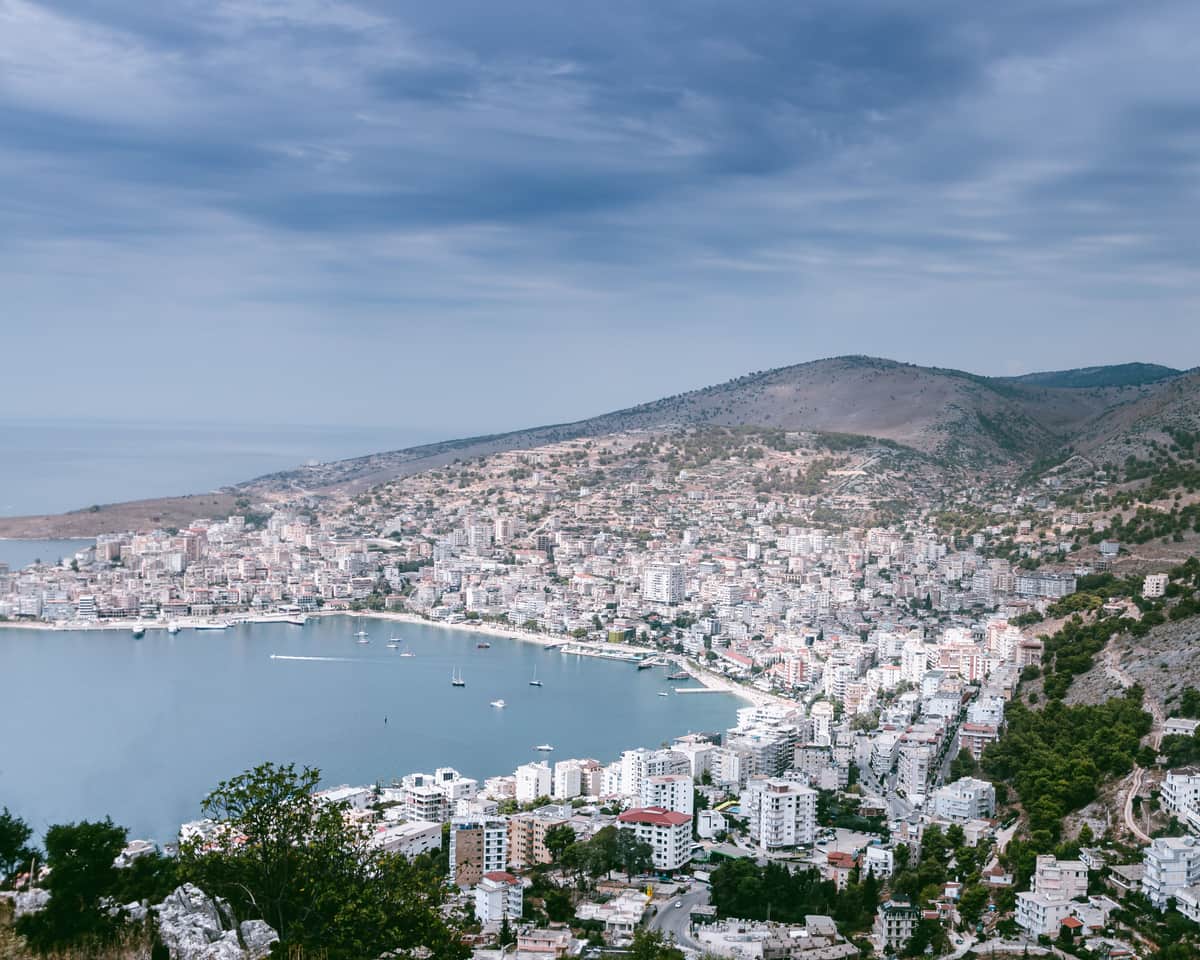 Zatoka Sarandë widziana ze wzgórz nad miastem, Albania