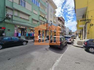 Commercial unit for sale in Prane Muzeut te Deshmoreve, Durres
