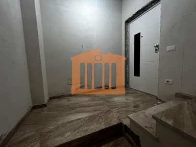 Commercial unit for rent in Prane Muzeut Te Deshmoreve, Durres