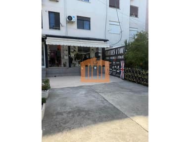 Commercial unit for rent in Prane Stadiumit, Durres