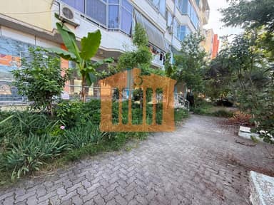 Commercial unit for sale in Buze rruge ne Shkembin e Kavajes.