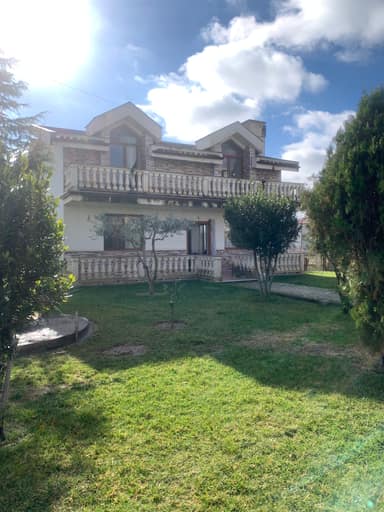 Private house with swimming pool for sale