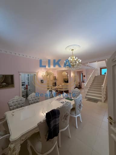 VilĂ« Luksoze nĂ« VijĂ«n e ParĂ« tĂ« Detit â Ekskluzivitet dhe JetesĂ« Premium nĂ« Qerret
