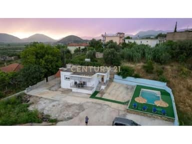 Vacation house with pool for sale in Sarande (suburbs)