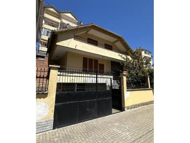 2-Story Villa for Sale in Pogradec – 7 Rooms, Garage, 2 Minutes from the Lake