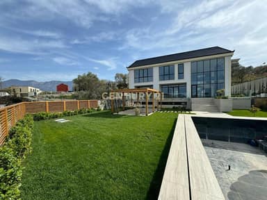 Villa for Sale near Rolling Hills