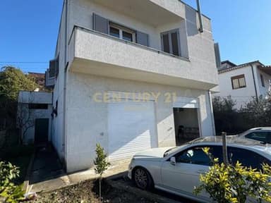 Villa for sale – Arapaj, Durrës Strategic location near the main road.