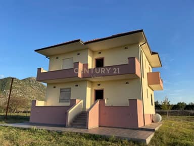 Villa for sale + 2000 m2 of land in Malesi te Madhe
