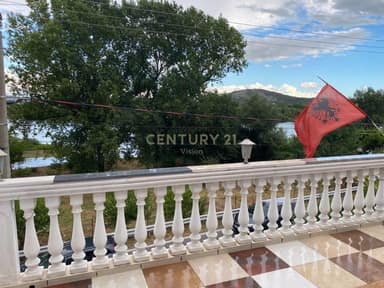 3-Storey villa + business premises for sale in Zues, Shkodër