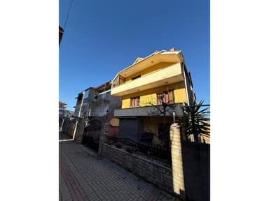 For sale, 3-story building, Martyrs Street, Pogradec