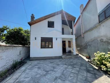 For sale, 2-storey villa, old bazaar, Korça